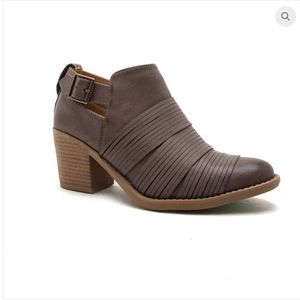 NIB Everly Ankle Bootie